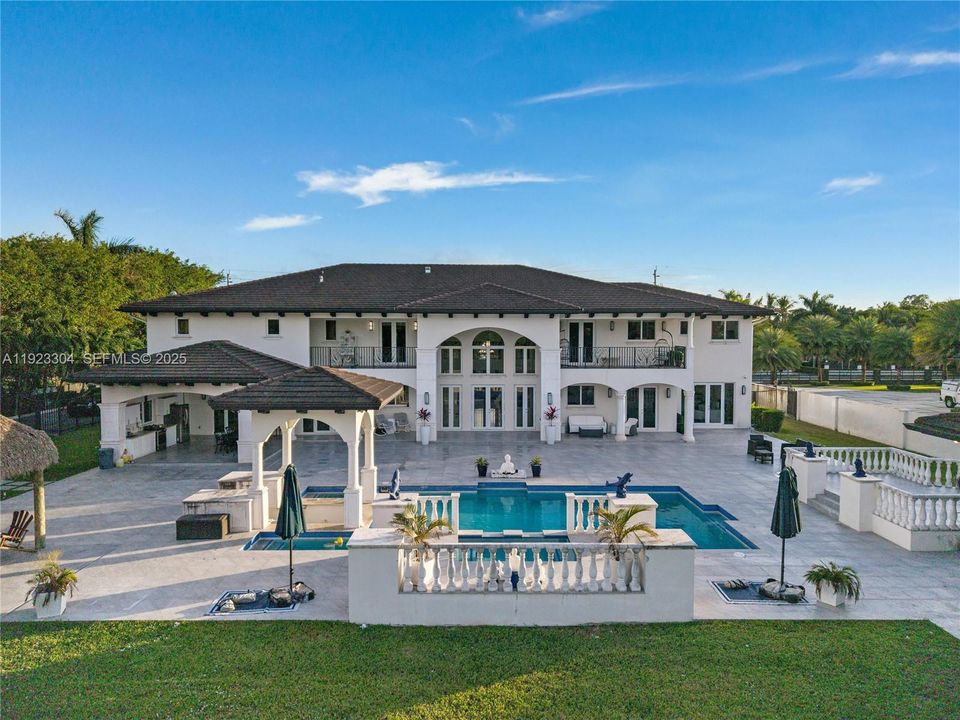 For Sale: $7,000,000 (8 beds, 11 baths, 9196 Square Feet)