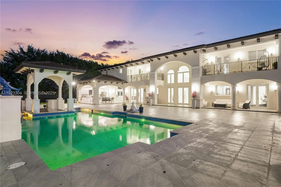 For Sale: $7,000,000 (8 beds, 11 baths, 9196 Square Feet)