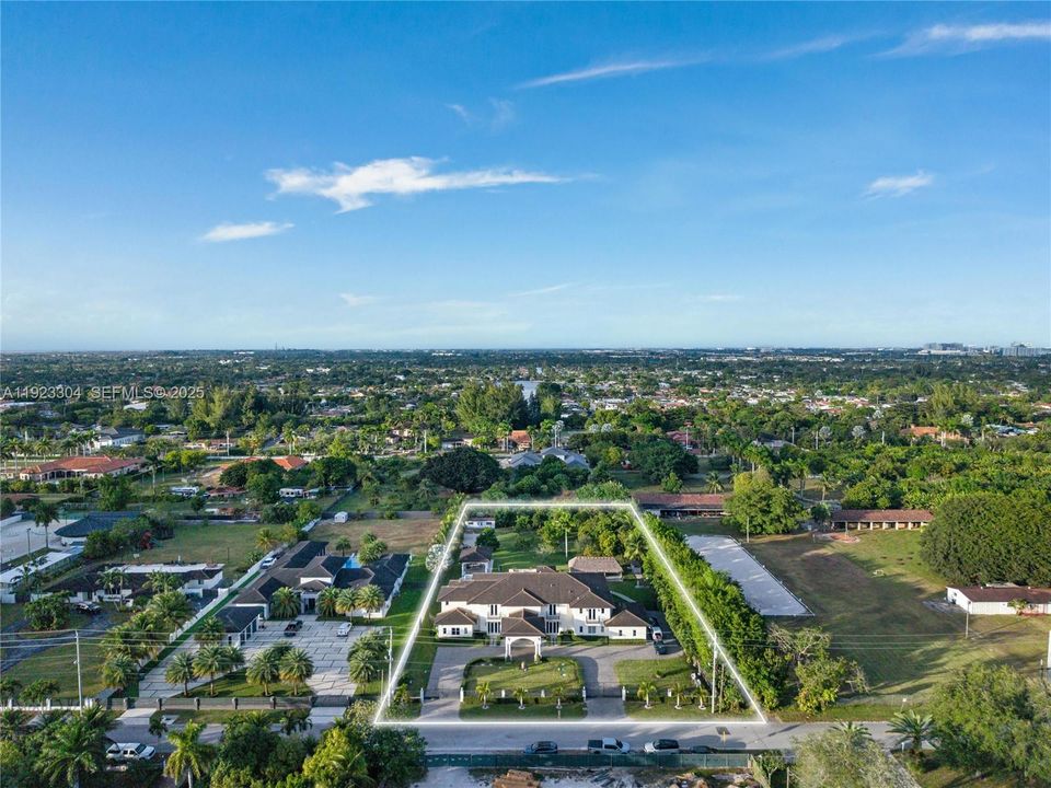 For Sale: $7,000,000 (8 beds, 11 baths, 9196 Square Feet)