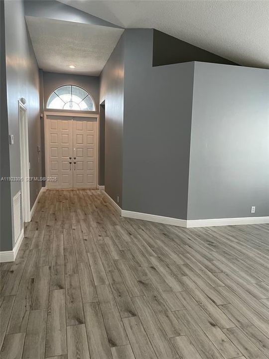 For Sale: $600,000 (3 beds, 2 baths, 1884 Square Feet)