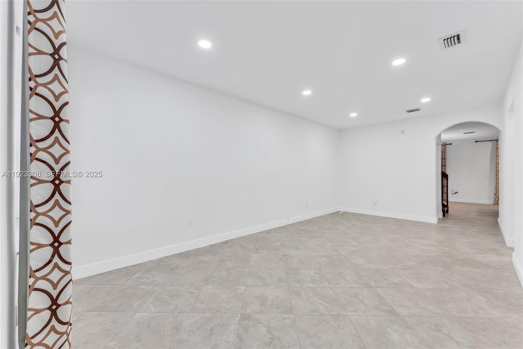 В аренду: $2,850 (4 спален, 2 ванн, 1846 Квадратных фут)