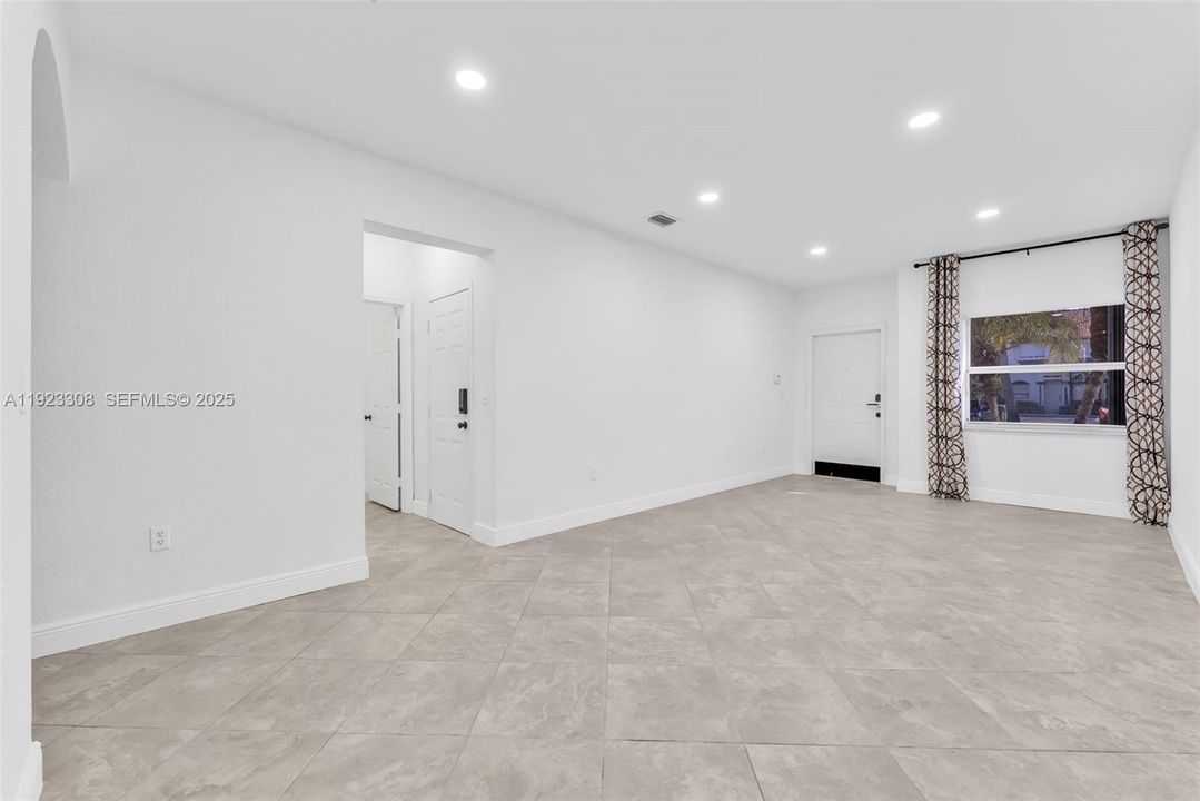 В аренду: $2,850 (4 спален, 2 ванн, 1846 Квадратных фут)