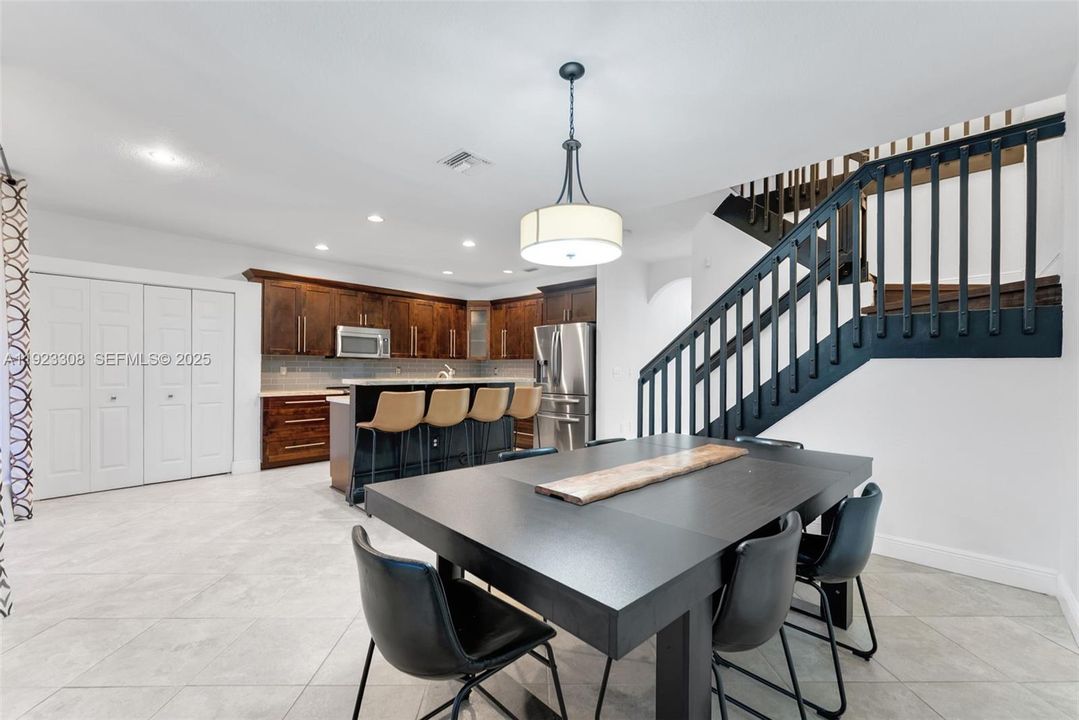 В аренду: $2,850 (4 спален, 2 ванн, 1846 Квадратных фут)