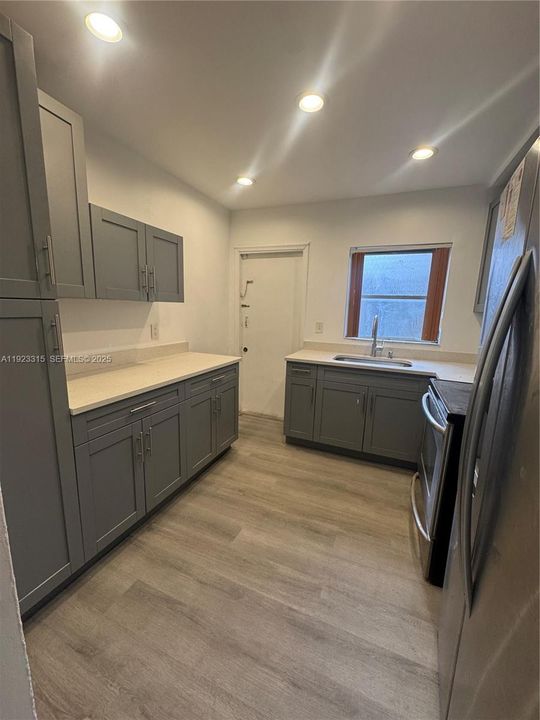 出租: $2,600 (3 贝兹, 2 浴室, 2304 平方英尺)