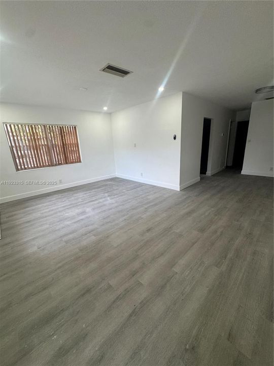 出租: $2,600 (3 贝兹, 2 浴室, 2304 平方英尺)