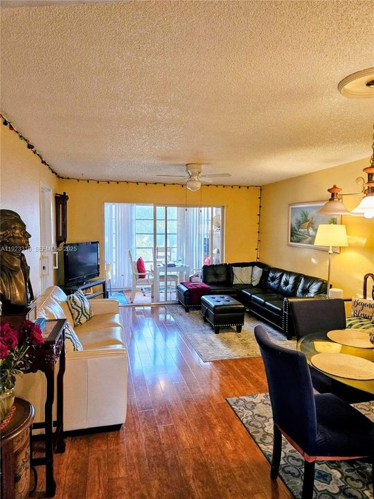 For Sale: $120,000 (2 beds, 2 baths, 850 Square Feet)