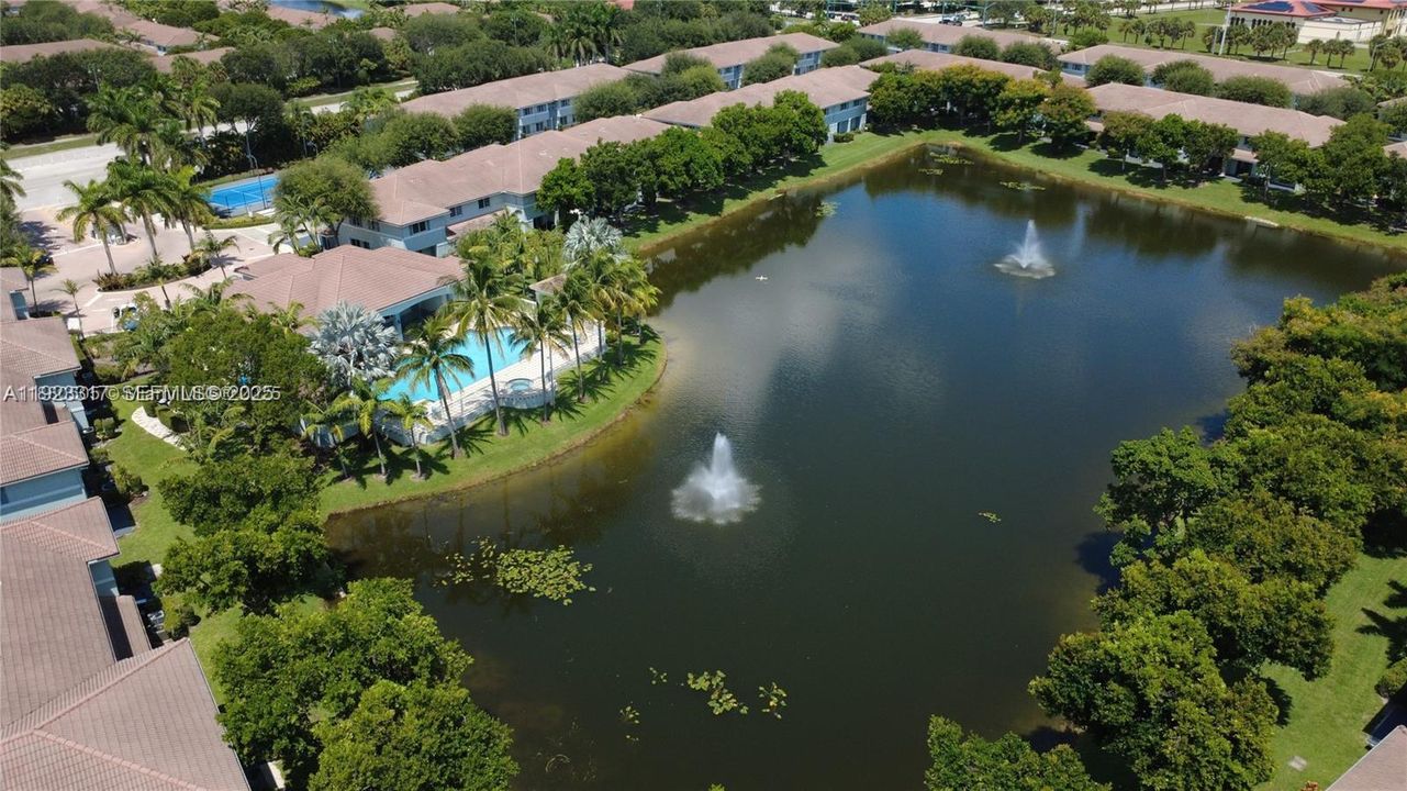 На продажу: $255,000 (2 спален, 2 ванн, 1227 Квадратных фут)