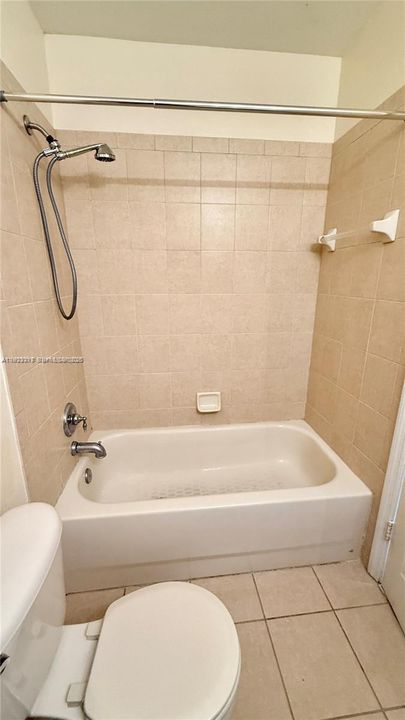 На продажу: $255,000 (2 спален, 2 ванн, 1227 Квадратных фут)