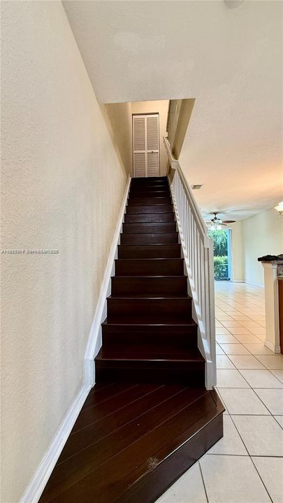 На продажу: $255,000 (2 спален, 2 ванн, 1227 Квадратных фут)