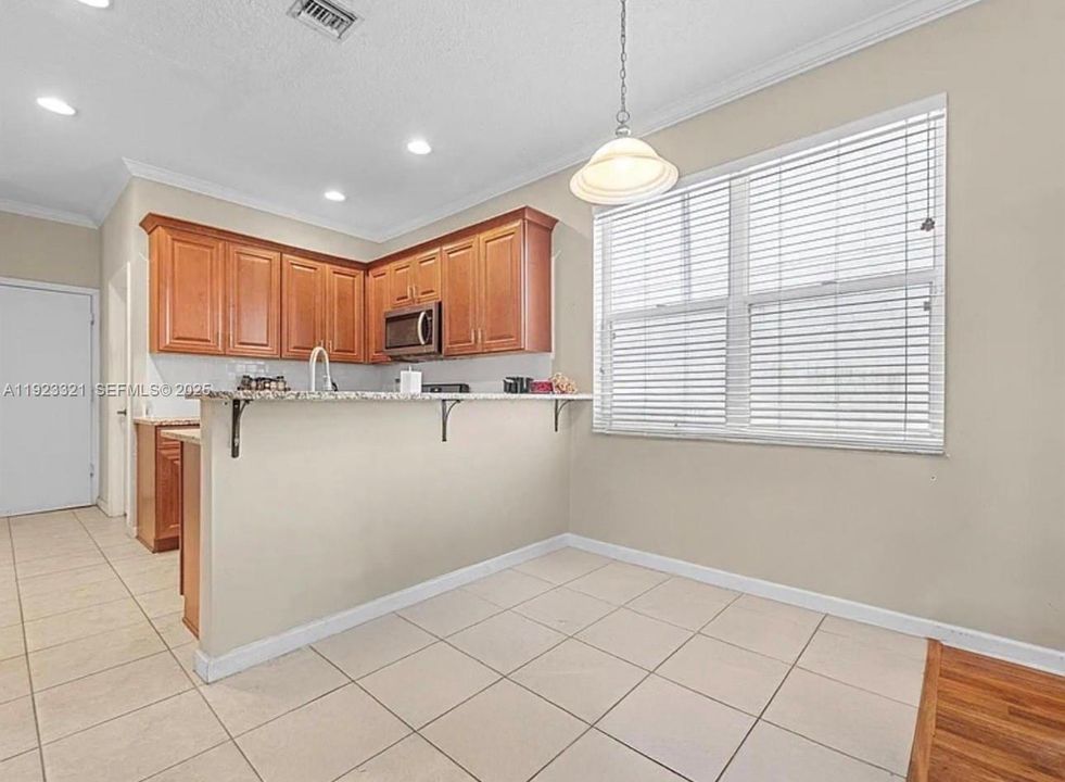 出租: $3,950 (4 贝兹, 2 浴室, 2204 平方英尺)