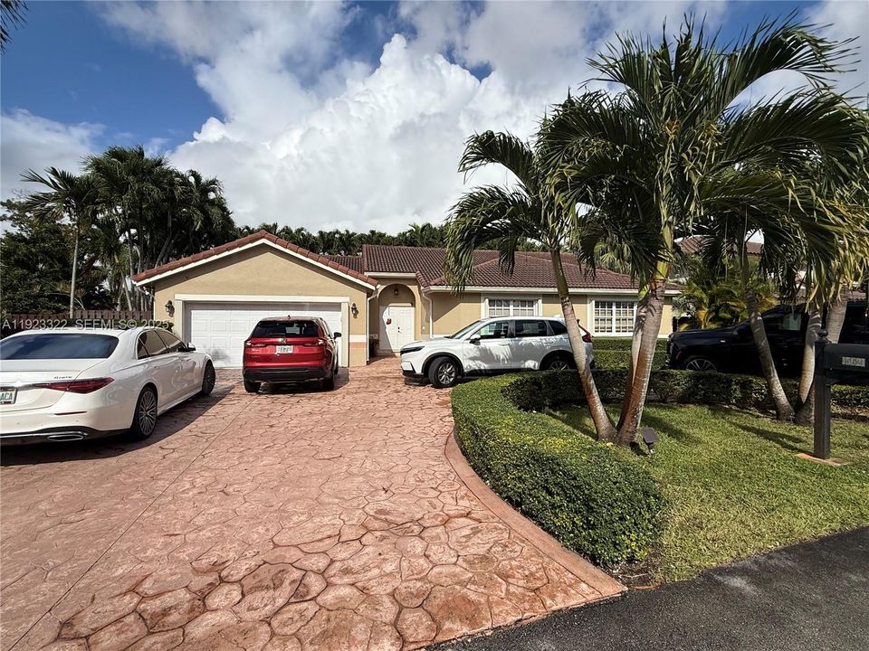 For Sale: $809,000 (4 beds, 3 baths, 2495 Square Feet)