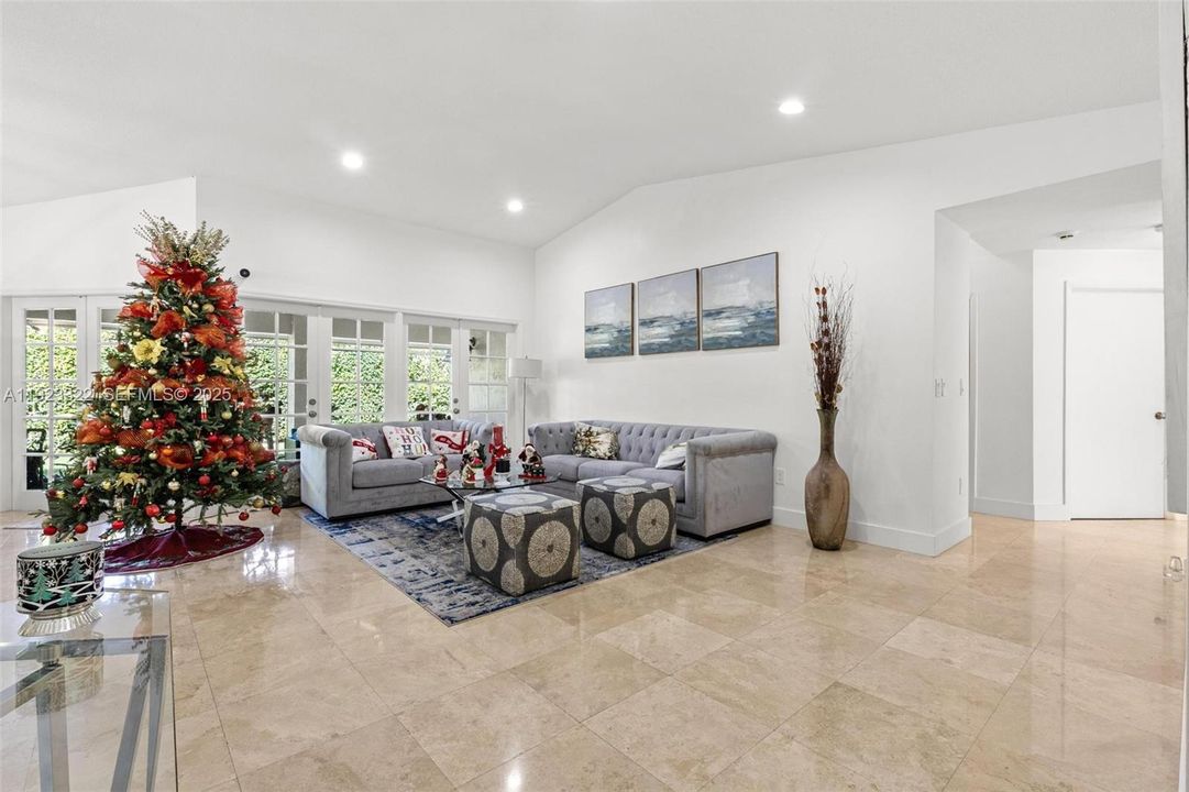 For Sale: $809,000 (4 beds, 3 baths, 2495 Square Feet)