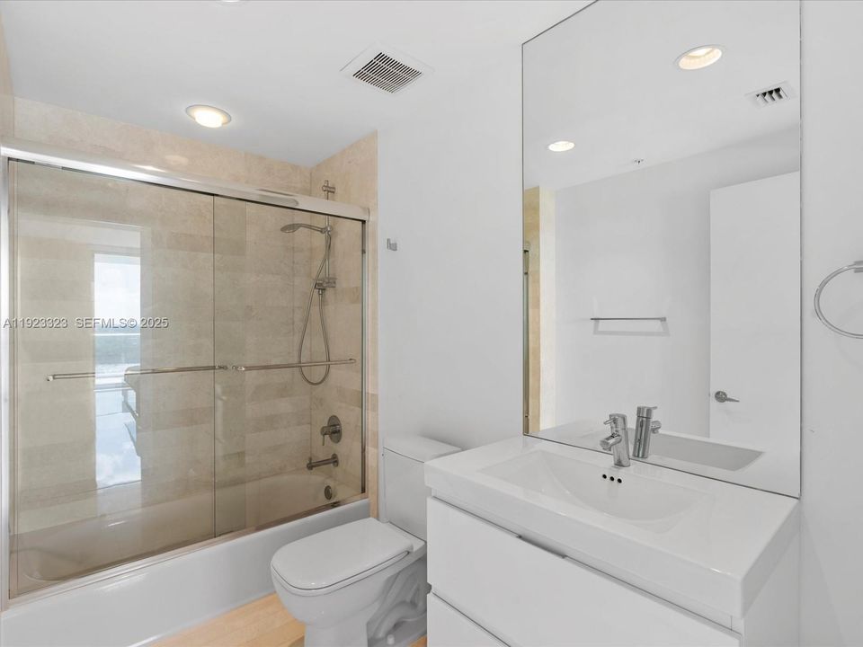 En Venta: $1,299,000 (2 camas, 3 baños, 1801 Pies cuadrados)