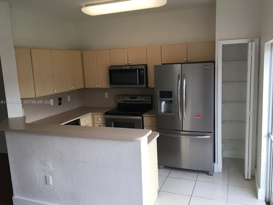 For Rent: $3,500 (3 beds, 3 baths, 1462 Square Feet)