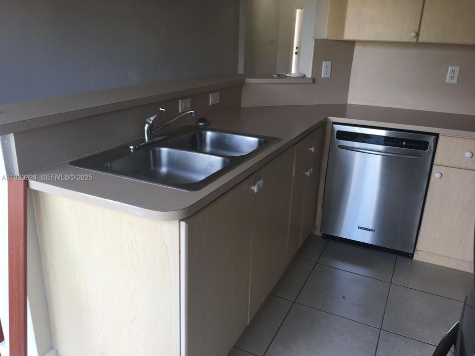 For Rent: $3,500 (3 beds, 3 baths, 1462 Square Feet)