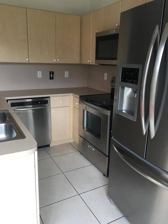 For Rent: $3,500 (3 beds, 3 baths, 1462 Square Feet)