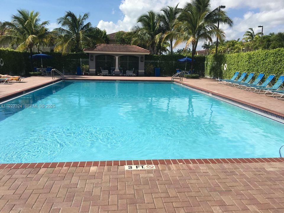 For Rent: $3,500 (3 beds, 3 baths, 1462 Square Feet)