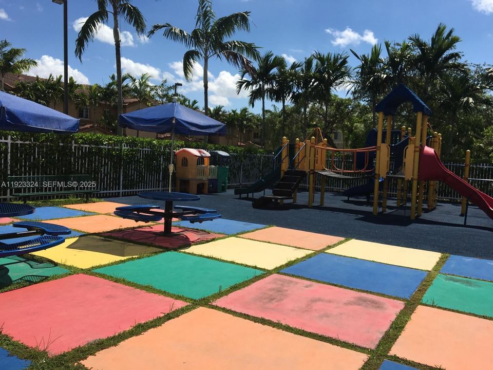 For Rent: $3,500 (3 beds, 3 baths, 1462 Square Feet)