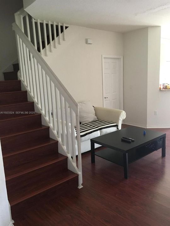 For Rent: $3,500 (3 beds, 3 baths, 1462 Square Feet)