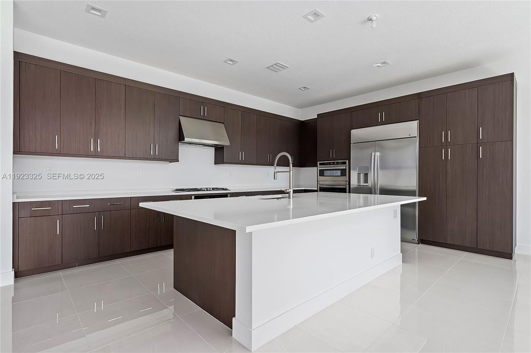 For Rent: $16,000 (5 beds, 5 baths, 3876 Square Feet)