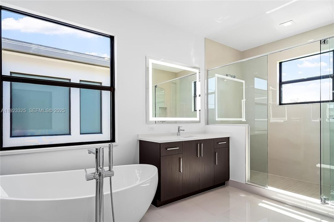 For Rent: $16,000 (5 beds, 5 baths, 3876 Square Feet)