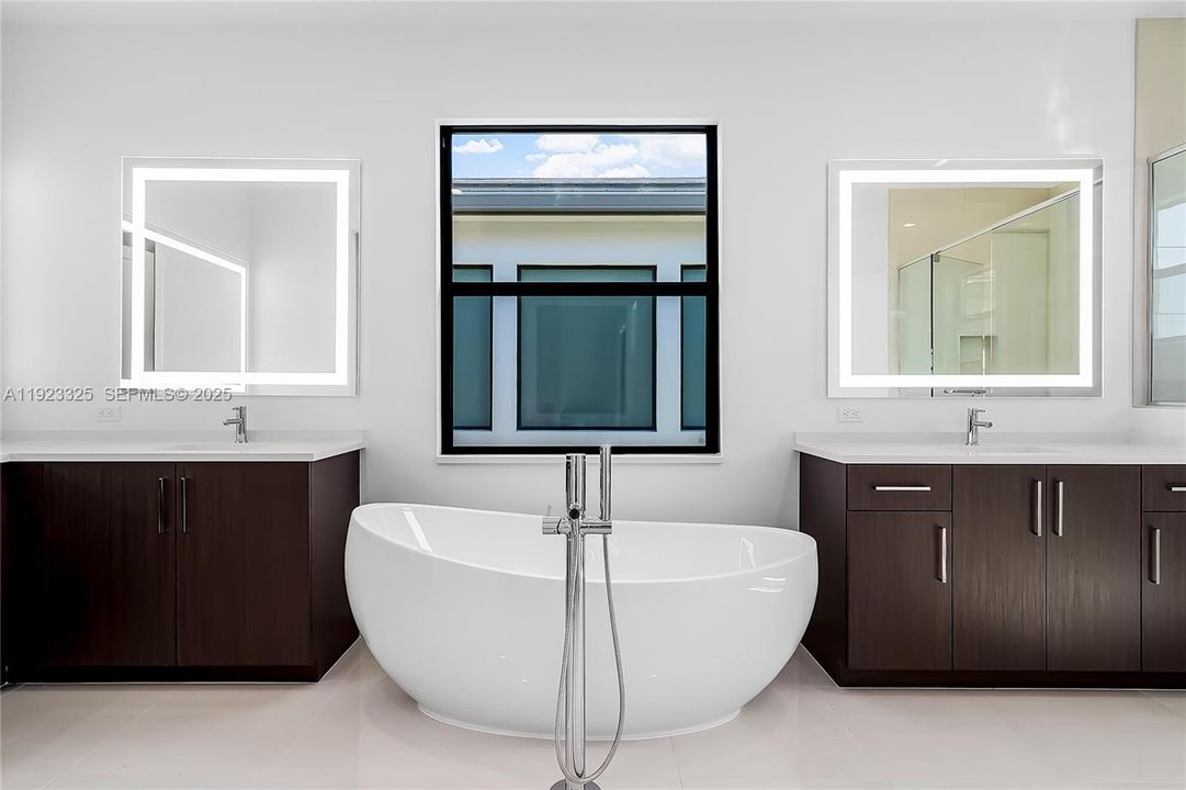 For Rent: $16,000 (5 beds, 5 baths, 3876 Square Feet)