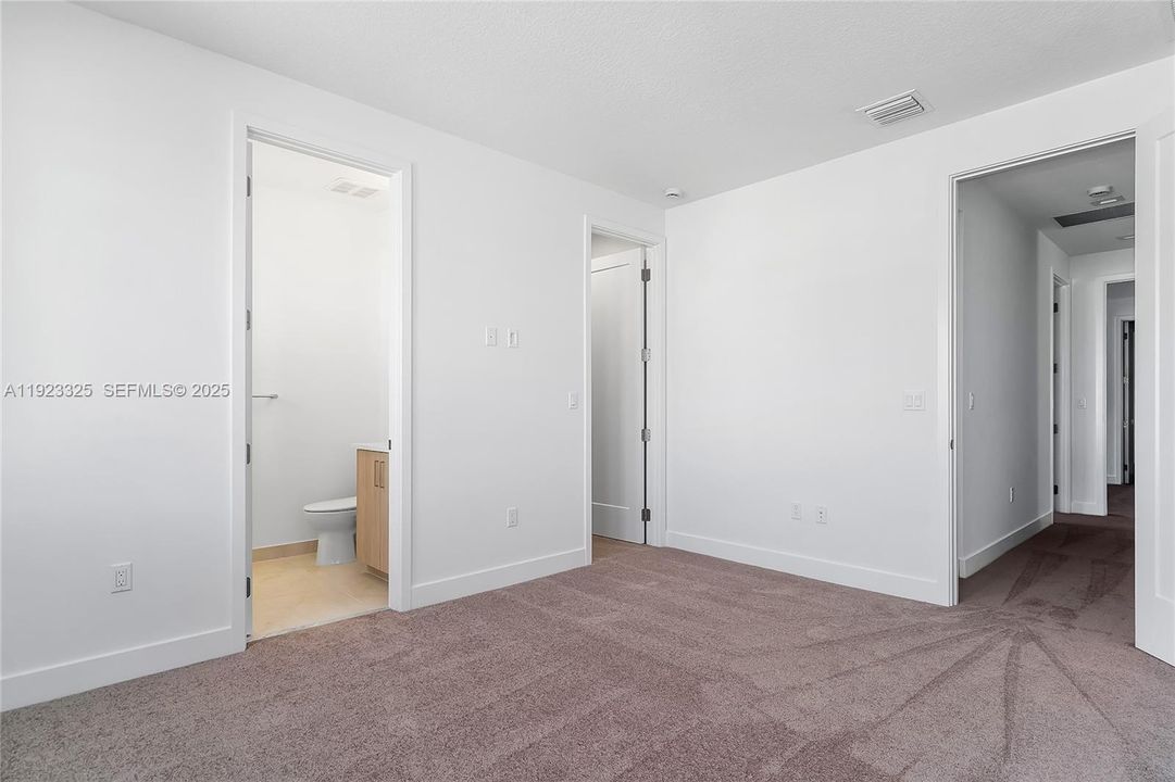 For Rent: $16,000 (5 beds, 5 baths, 3876 Square Feet)