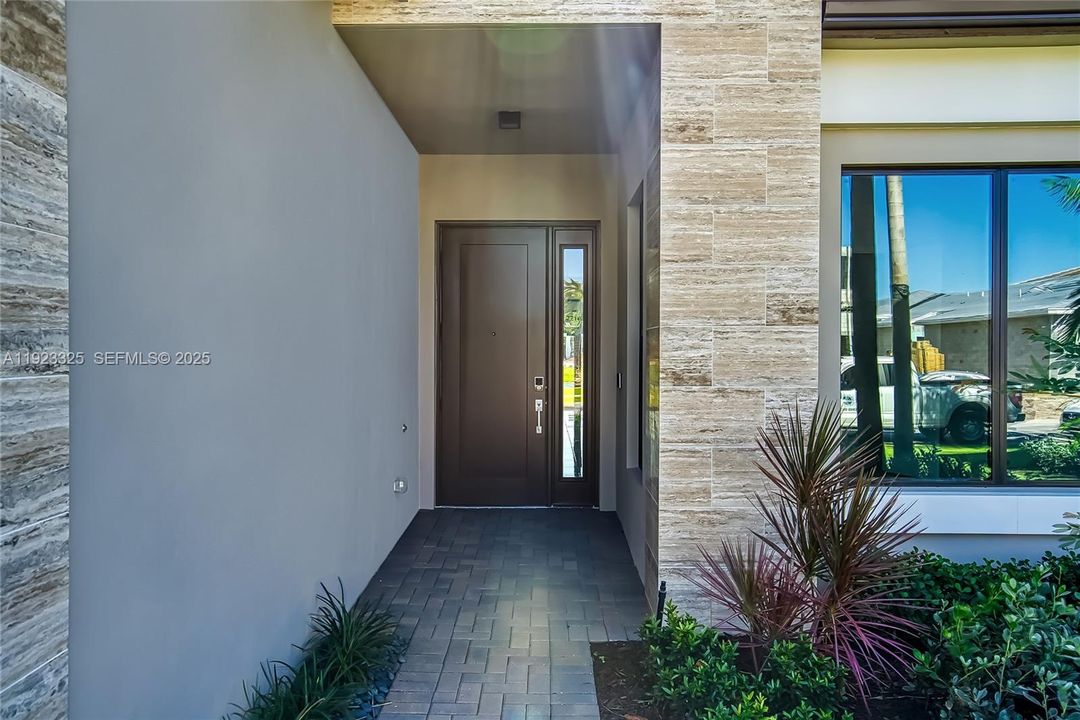 For Rent: $16,000 (5 beds, 5 baths, 3876 Square Feet)