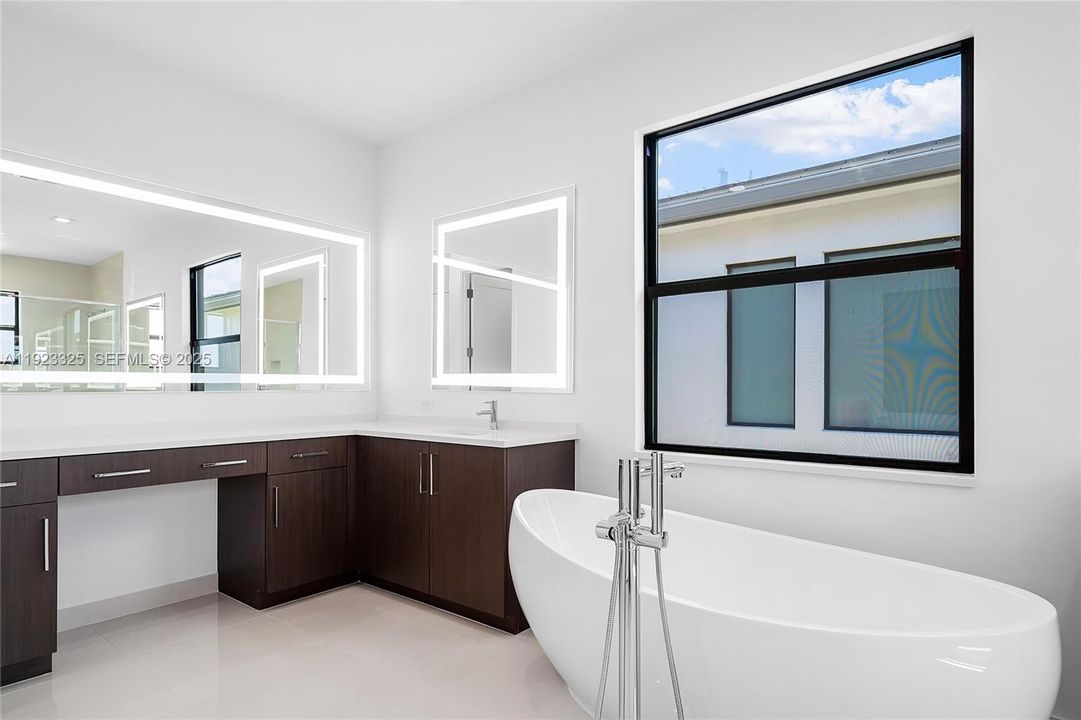 For Rent: $16,000 (5 beds, 5 baths, 3876 Square Feet)