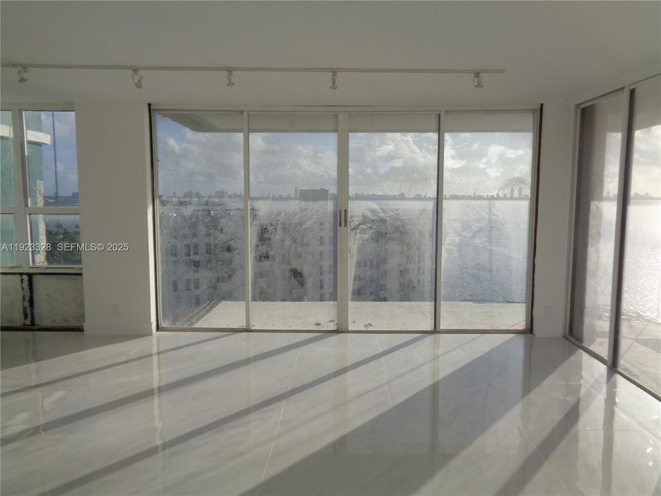 For Rent: $3,000 (2 beds, 2 baths, 1316 Square Feet)