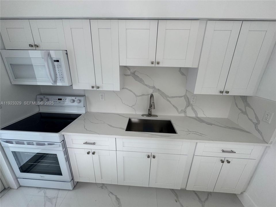 For Rent: $2,700 (2 beds, 1 baths, 1568 Square Feet)