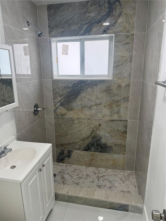 For Rent: $2,700 (2 beds, 1 baths, 1568 Square Feet)