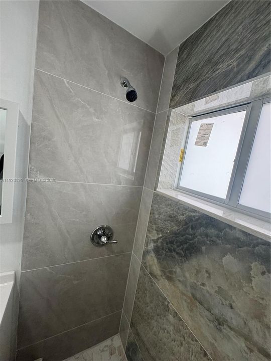 For Rent: $2,700 (2 beds, 1 baths, 1568 Square Feet)