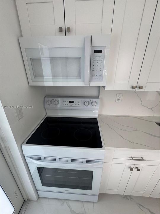 For Rent: $2,700 (2 beds, 1 baths, 1568 Square Feet)