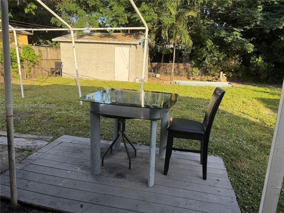 For Rent: $1,599 (1 beds, 1 baths, 1824 Square Feet)