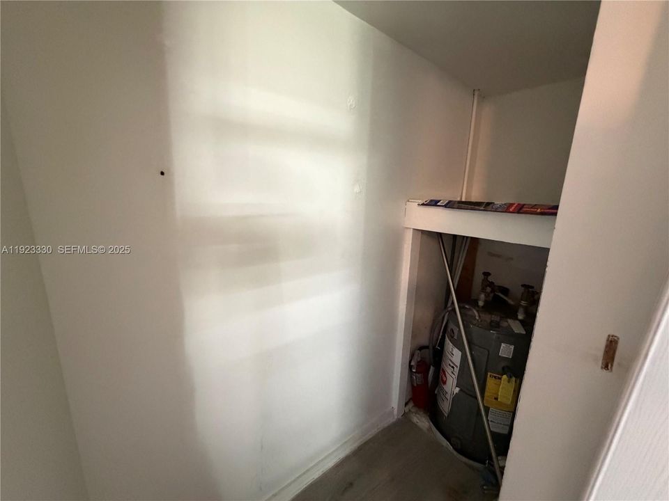 For Rent: $1,599 (1 beds, 1 baths, 1824 Square Feet)