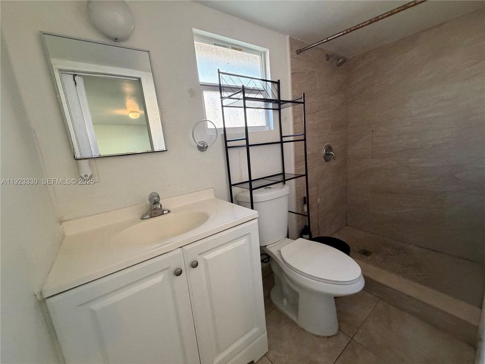 For Rent: $1,599 (1 beds, 1 baths, 1824 Square Feet)