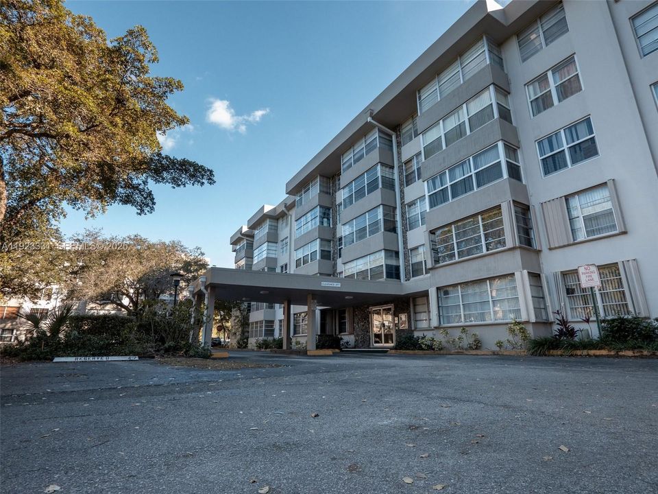 For Sale: $189,500 (2 beds, 2 baths, 1054 Square Feet)