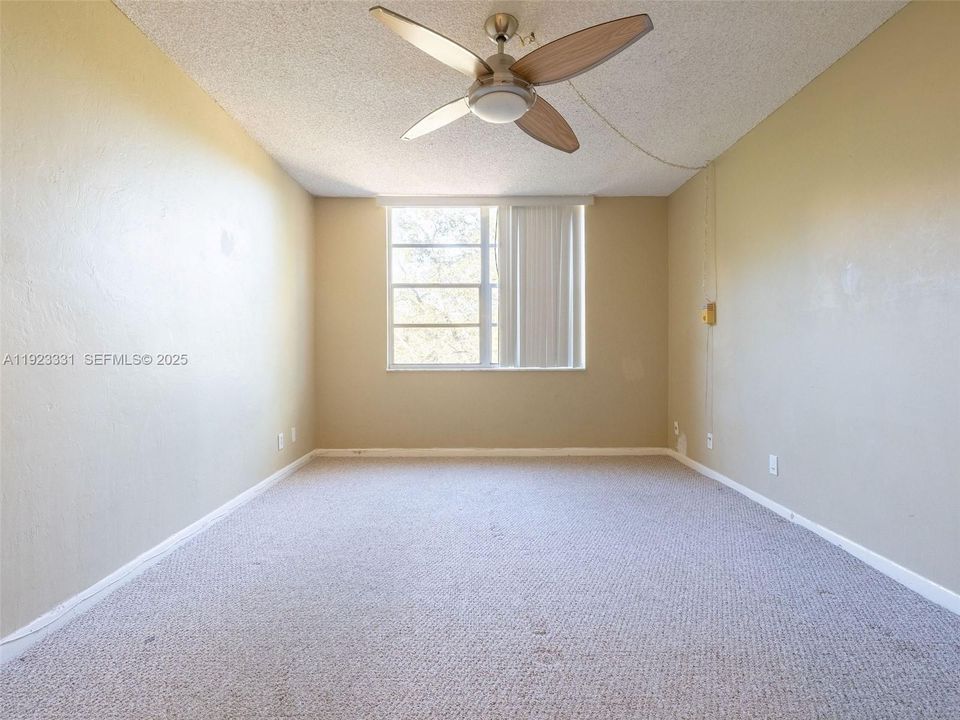 For Sale: $189,500 (2 beds, 2 baths, 1054 Square Feet)
