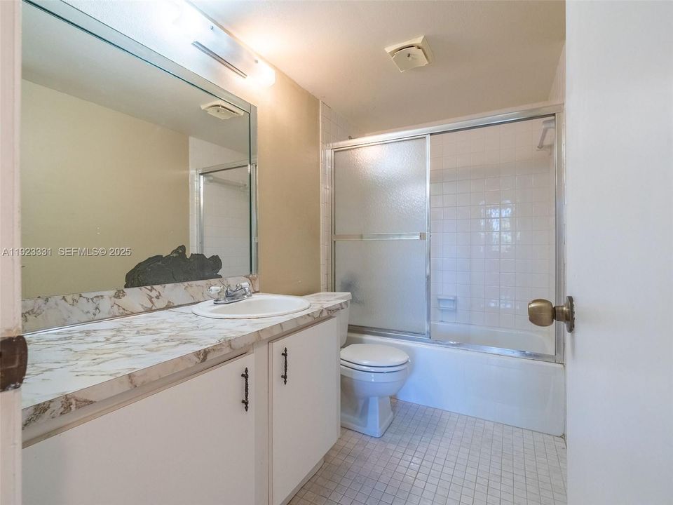 For Sale: $189,500 (2 beds, 2 baths, 1054 Square Feet)