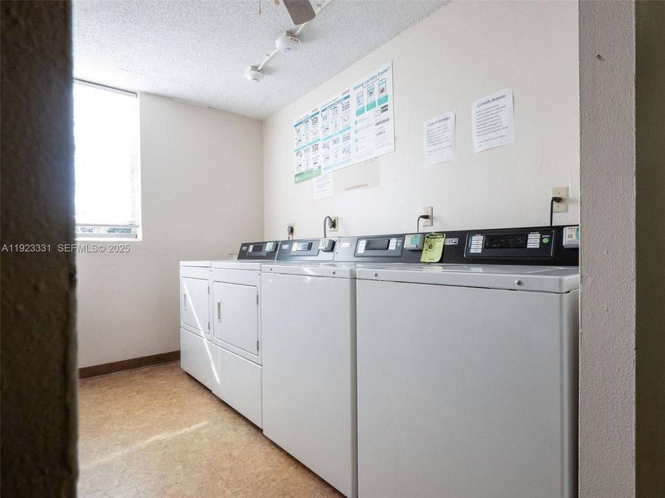 For Sale: $189,500 (2 beds, 2 baths, 1054 Square Feet)