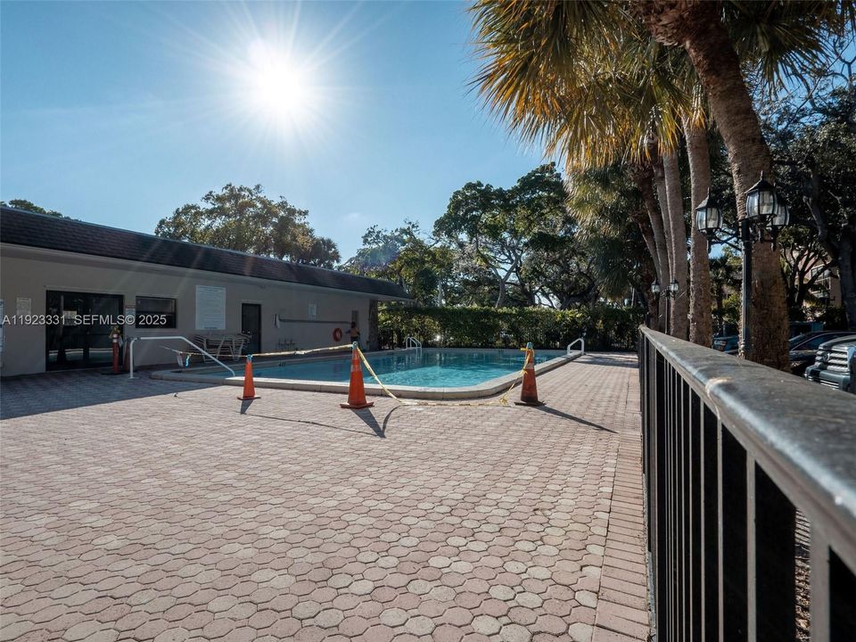 For Sale: $189,500 (2 beds, 2 baths, 1054 Square Feet)