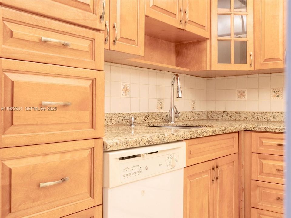 For Sale: $189,500 (2 beds, 2 baths, 1054 Square Feet)
