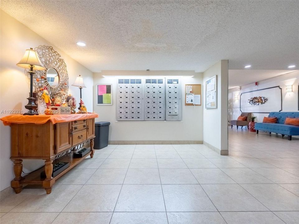 For Sale: $189,500 (2 beds, 2 baths, 1054 Square Feet)