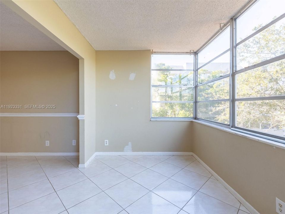 For Sale: $189,500 (2 beds, 2 baths, 1054 Square Feet)