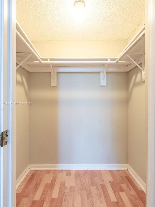 For Sale: $189,500 (2 beds, 2 baths, 1054 Square Feet)