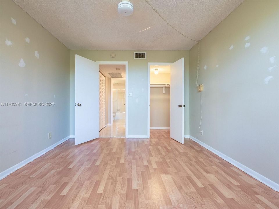 For Sale: $189,500 (2 beds, 2 baths, 1054 Square Feet)