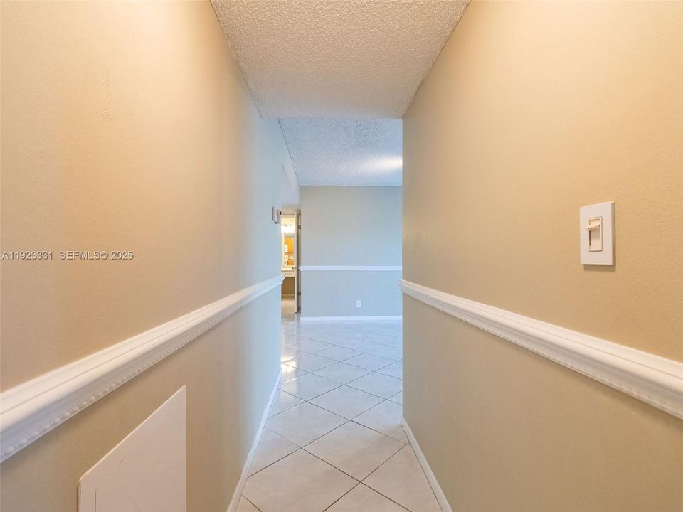 For Sale: $189,500 (2 beds, 2 baths, 1054 Square Feet)