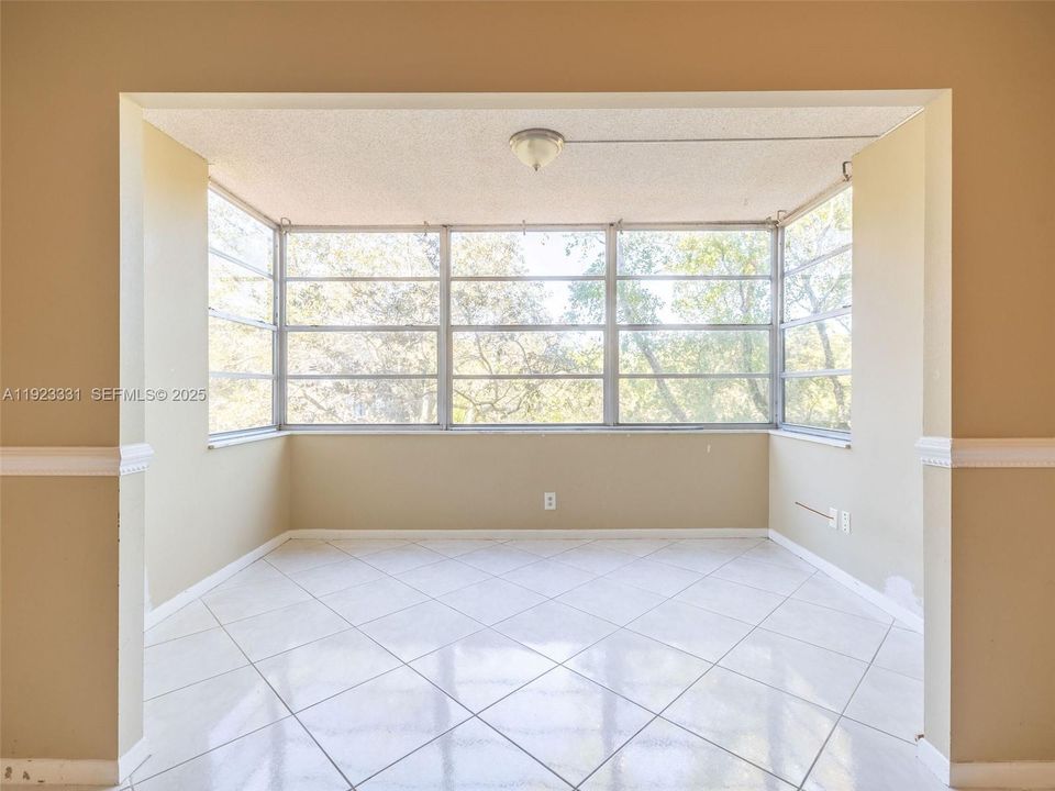 For Sale: $189,500 (2 beds, 2 baths, 1054 Square Feet)