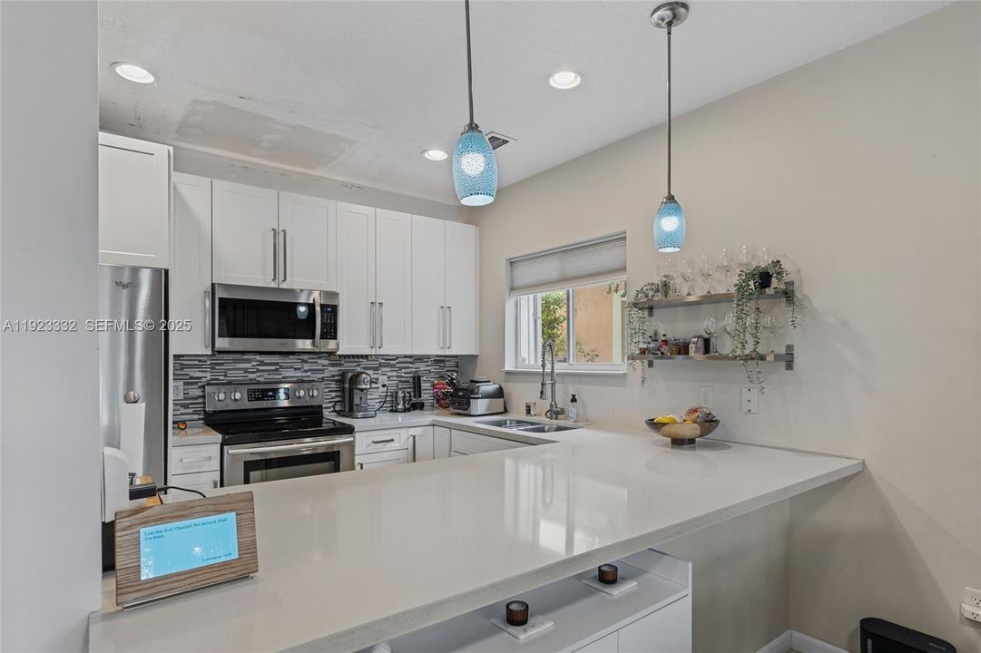 For Rent: $3,100 (4 beds, 2 baths, 1762 Square Feet)